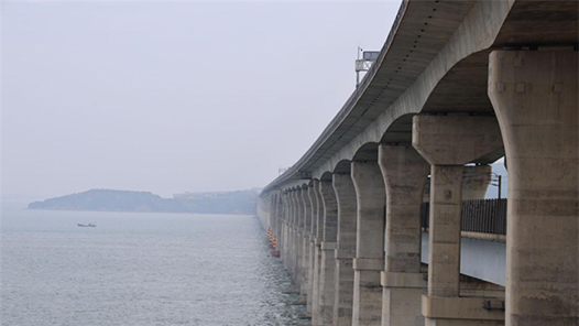 发现最美铁路｜实探“魔鬼风区”公铁两用跨海峡大桥