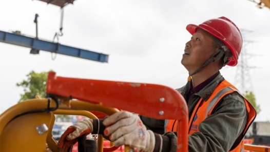 2023•劳动创造幸福｜仰望