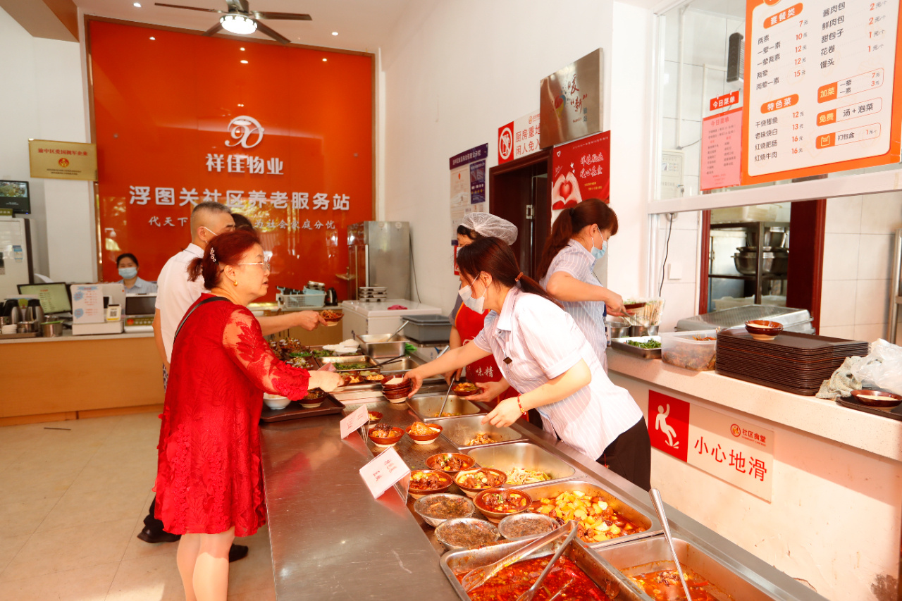 重庆民政开展社区老年食堂建设行动