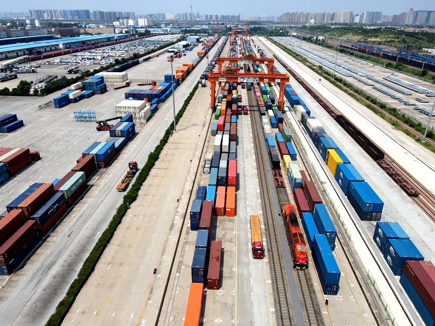 中欧班列中豫号开行十年发送67万标箱