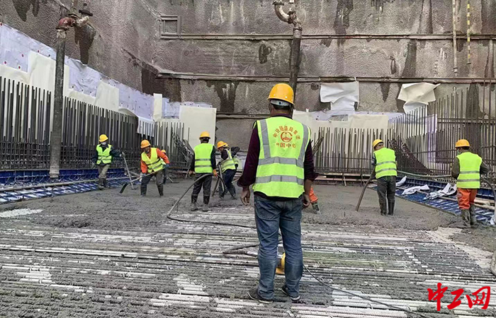 近日，山东省在建最大地铁车站青岛闫家山站主体结构封顶。青岛地铁供图