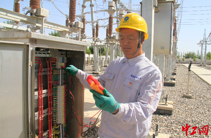 唐冰工作图3。吴耀盛 摄（安全环境下）