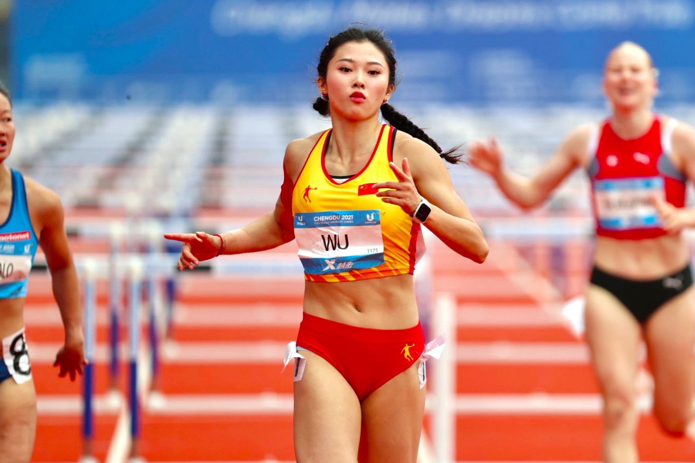 吴艳妮获成都大运会百米跨栏亚军，赛后感言：是所有支持我的人的功劳！