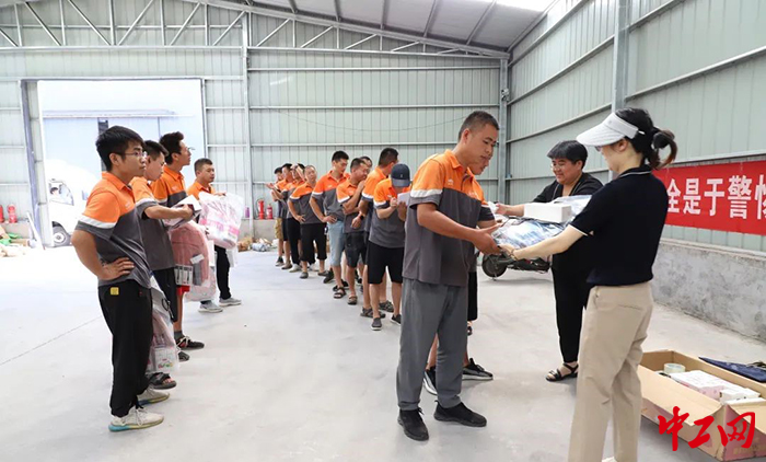 日前,寿光市总工会开展了“暖新助学 护航成长”活动。图为活动现场。寿光市总工会供图 日前,寿光市总工会开展了“暖新助学 护航成长”活动。图为活动现场。寿光市总工会供图