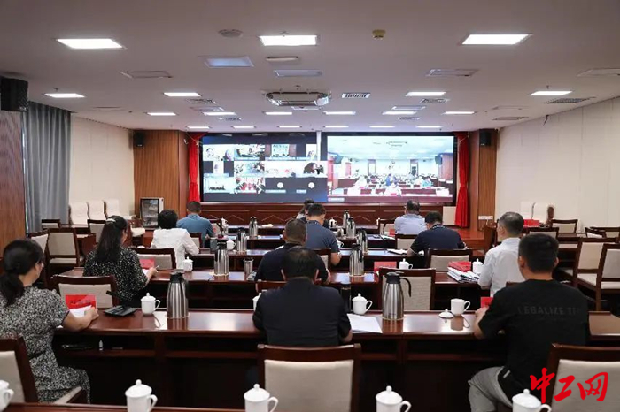 8月16日，内蒙古自治区总工会以视频会议方式召开全区工会机关干部赴基层蹲点工作调度会。图为会议现场。 刘旭亮 摄