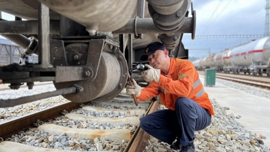 2023·劳动创造幸福丨握紧检车锤，奏响车辆安全曲