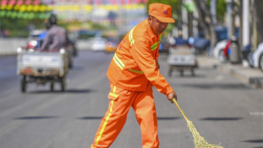 中国工会的非凡十年 | 高温炎热 工会防暑降温有凉策