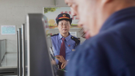 2023·劳动创造幸福｜九年三万字，铁路客运员的深情日记