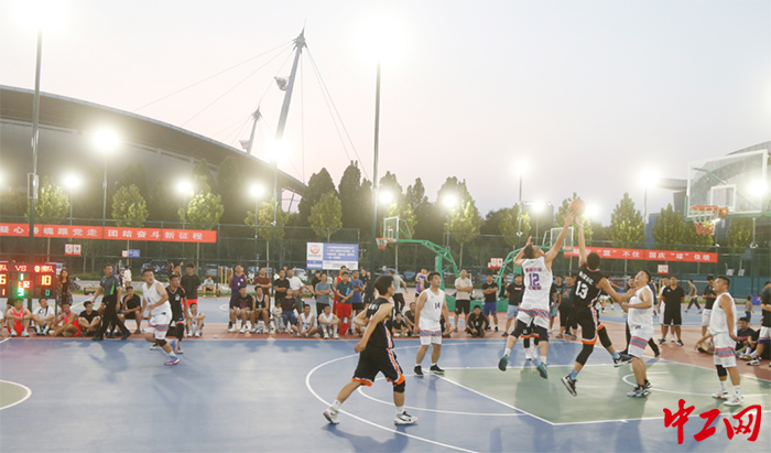 日前，寿光市第六届职工男子篮球比赛开赛。图为比赛现场。寿光市总工会供图