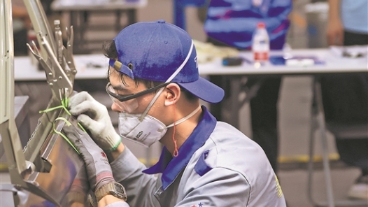 争分夺秒 汗洒赛场