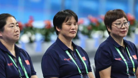 微观亚运丨“铿锵玫瑰”执裁亚运游泳：发扬公平公正的体育精神