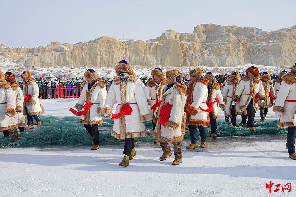 37-2《福海县冬捕节》哈萨克渔民第一个照片 - 新疆自治区畜牧兽医局 徐新民