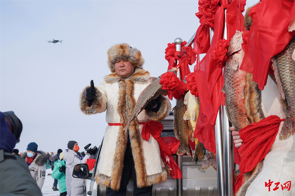 37-7《福海县冬捕节》头鱼亚克西 - 新疆自治区畜牧兽医局 徐新民