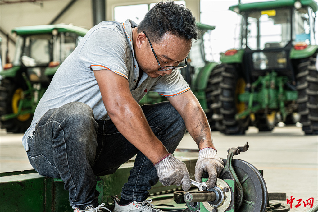 108-光明食品集团- 杜斌 -《奋战高温,与检修为伍》光明农发集团 杜斌 108-光明食品集团- 杜斌 -《奋战高温,与检修为伍》光明农发集团 杜斌
