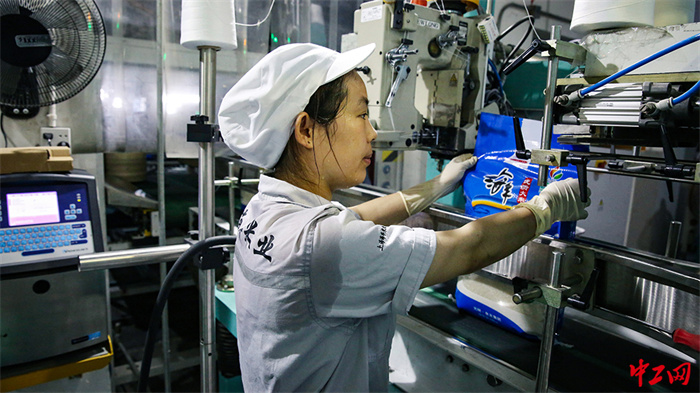 112-光明食品集团-刘亚楠-《高温下的保供者》光明农发集团 刘亚楠.jpg 112-光明食品集团-刘亚楠-《高温下的保供者》光明农发集团 刘亚楠.jpg