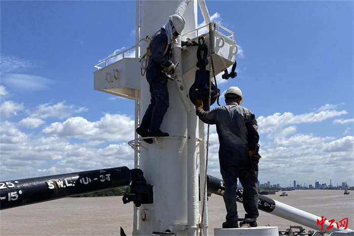 34-《高温下的中鲁人》 山东省中鲁水产海运有限公司 侯良余