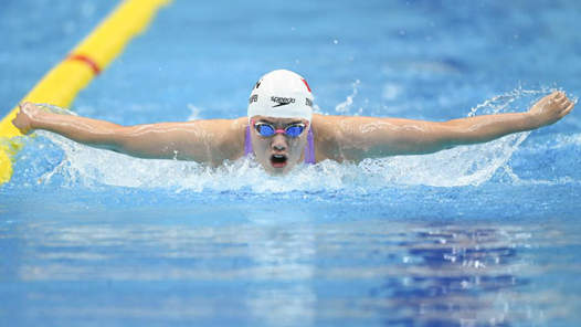 游泳综合：中国队摘四金 何诗蓓创历史