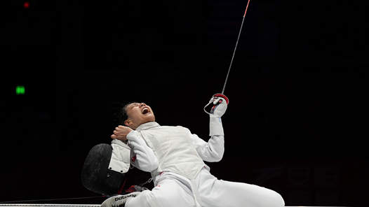 击剑综合：黄芊芊夺女花个人金牌 具本佶无缘四连冠