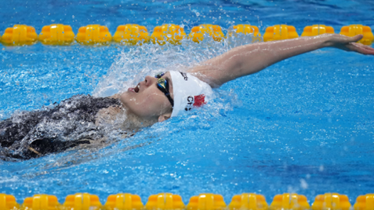 夺金瞬间｜游泳——女子200米仰泳决赛：中国选手彭旭玮夺冠