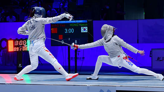 击剑综合：邵雅琦不敌韩国选手获女佩个人银牌