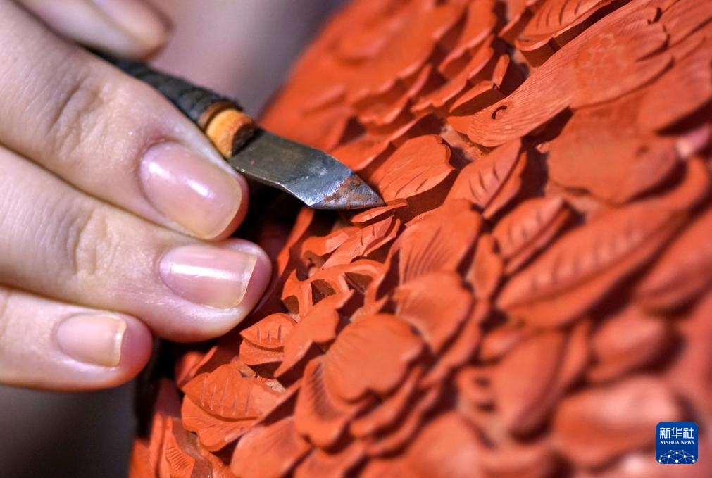 雕漆惊艳千年时光的一抹红