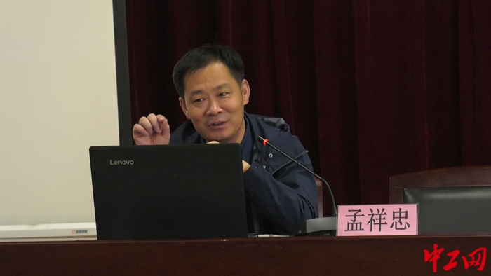 9月25日，新乡市劳模工匠宣讲团成员、全国劳动模范孟祥忠来到新乡首创水务进行宣讲。（新乡市总工会 供图）