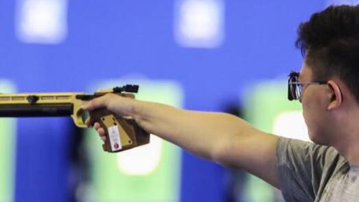 中国队获男子10米气手枪团体银牌