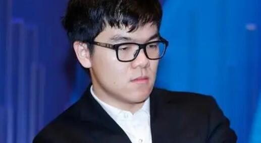 柯洁与中国台北选手许皓鋐会师围棋决赛