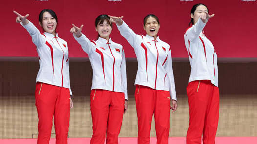击剑综合：中国女花团体摘金 男佩团体揽银