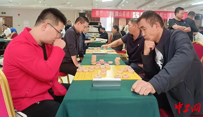 日前，微山县举办了全县职工象棋比赛。图为比赛现场。微山县总工会供图