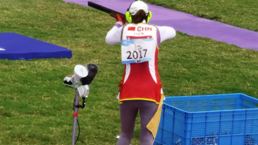 破世界纪录！中国队夺得射击女子多向飞碟团体金牌