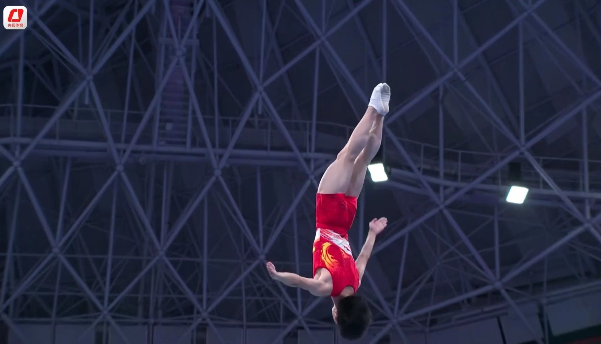 严浪宇夺得杭州亚运会蹦床男子个人金牌