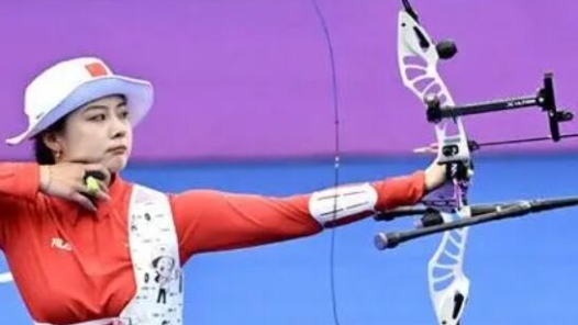 中国队获得反曲弓女子团体赛亚军