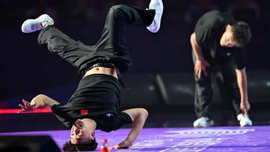 杭州亚运会｜直通巴黎！17岁小将刘清漪夺亚运会霹雳舞女子首金