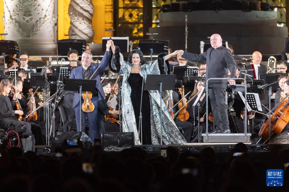 克里斯托夫·艾森巴赫与中国上海国际艺术节节日乐团大型户外交响音乐