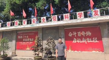 2023·劳动创造幸福｜背着“百宝箱” 开拓新市场