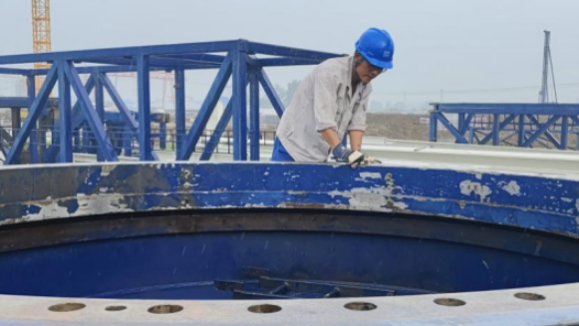 2023·劳动创造幸福｜为“补作业”提前两个小时进工地