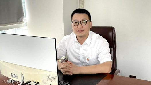 2023·劳动创造幸福｜心中有光 何惧路长