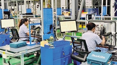 广州白云区：产业工人比拼高端装备制造技能