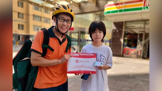 身边榜样丨“快递小哥”甘当为民服务的小蜜蜂