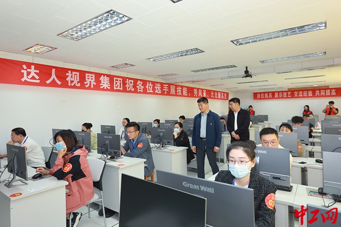 10月31日，郑州市第二十届职工技术运动会眼镜定配工技能大赛开赛。郑州市财贸轻工服务业工会 供图