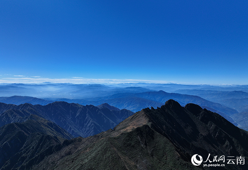 苍山洱海与玉龙雪山罕见同框