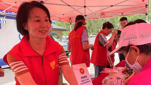 做职工群众信赖的“娘家人”、贴心人