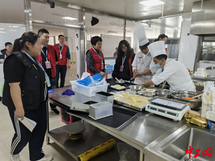 11月3日，鄂尔多斯市第十一届职业技能竞赛开幕。图为技能竞赛现场。 郭凤楼 摄