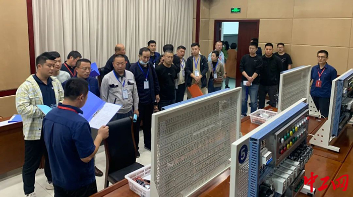 日前,第二届“日照城投工匠”业绩技能大赛—电气拓荒装置调试业绩技能竞赛举办。图为比赛现场。日照城投集团供图 日前,第二届“日照城投工匠”业绩技能大赛—电气拓荒装置调试业绩技能竞赛举办。图为比赛现场。日照城投集团供图