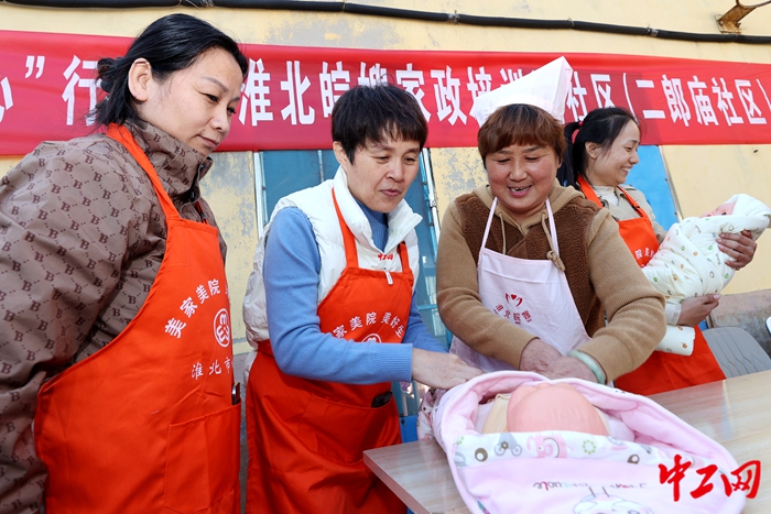 育儿嫂行业：从新手到专家的成长之路