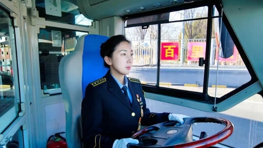 常洪霞：我愿做大1路上的一抹红霞