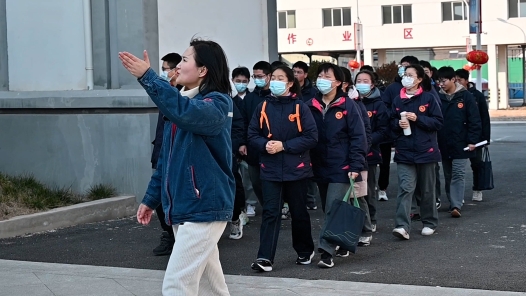 《淮直科曾进校园》