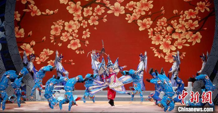 中工网>文娱>正文武戏集锦《京朝武韵》表演.