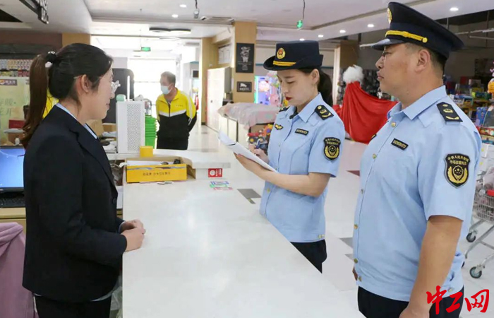 近日,莱西市市场监管局工作人员开展“宽信用快修复”的助企惠企服务,帮助企业加快修复信用。莱西市委宣传部供图 近日,莱西市市场监管局工作人员开展“宽信用快修复”的助企惠企服务,帮助企业加快修复信用。莱西市委宣传部供图